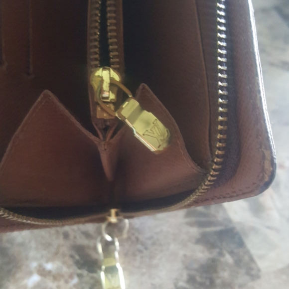 Authentic Louis Vuitton Zippy Wallet - Picture 7 of 12